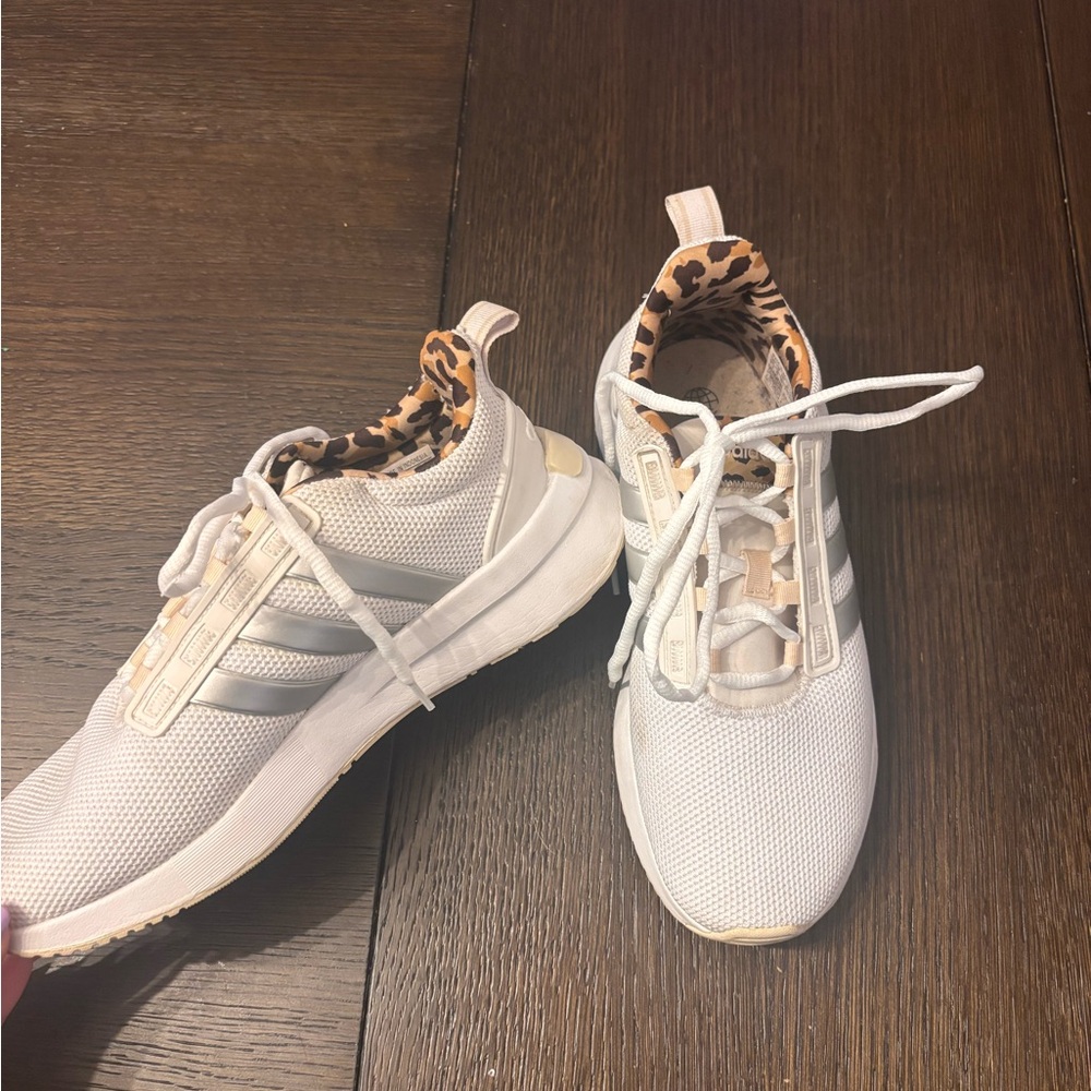 Women’s adidas tennis shoe
